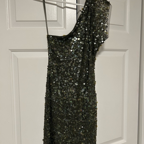 Arden B Dresses & Skirts - Arden B Black Sequin One-Shoulder Dress